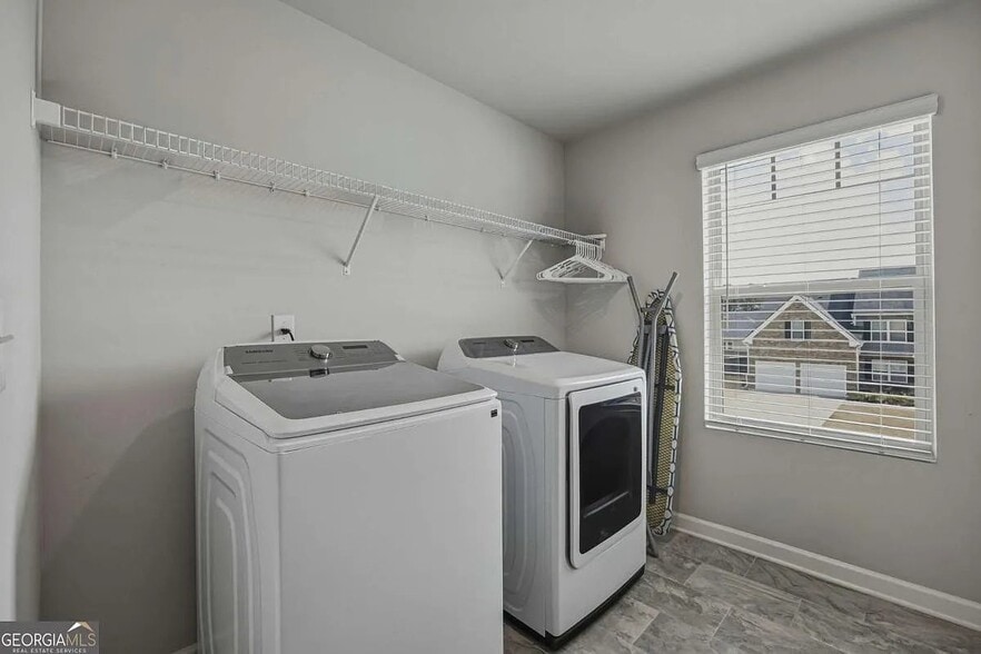 Building Photo - 933 Nandina Ln