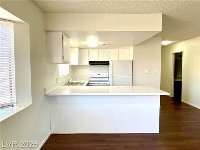 Building Photo - 2 Bed 2 Bth condo unit close to UNLV-***2 WEEKS FREE***