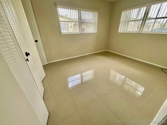 Building Photo - 2650 Barkley Dr E