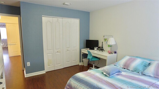 Building Photo - 5102 NW 115th Ct  Doral Fl 33178