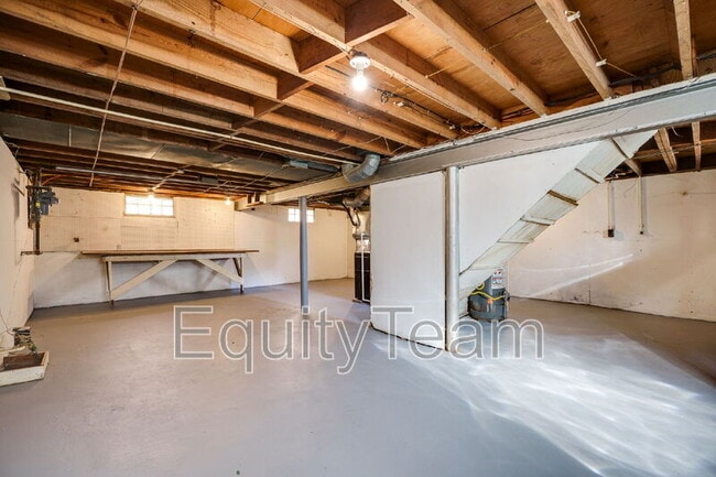 Building Photo - 3918 Odin Ave