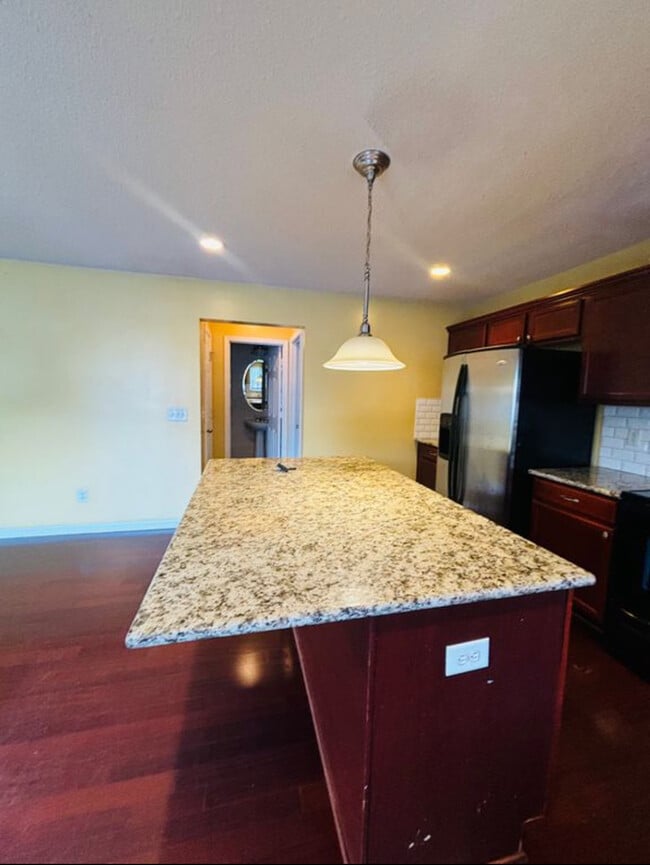 Building Photo - Spacious 4-Bedroom Home with Expansive Lof...