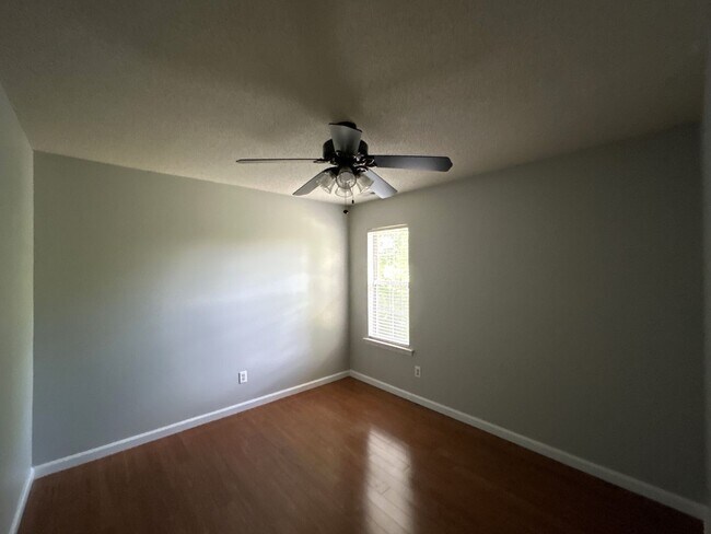 Building Photo - T.R. Lawing Realty Property