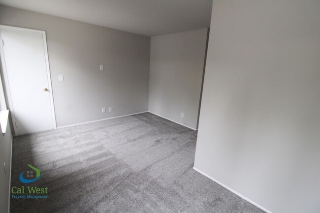 Building Photo - $4595 - Large spacious updated 4 Bed/2.5 B...