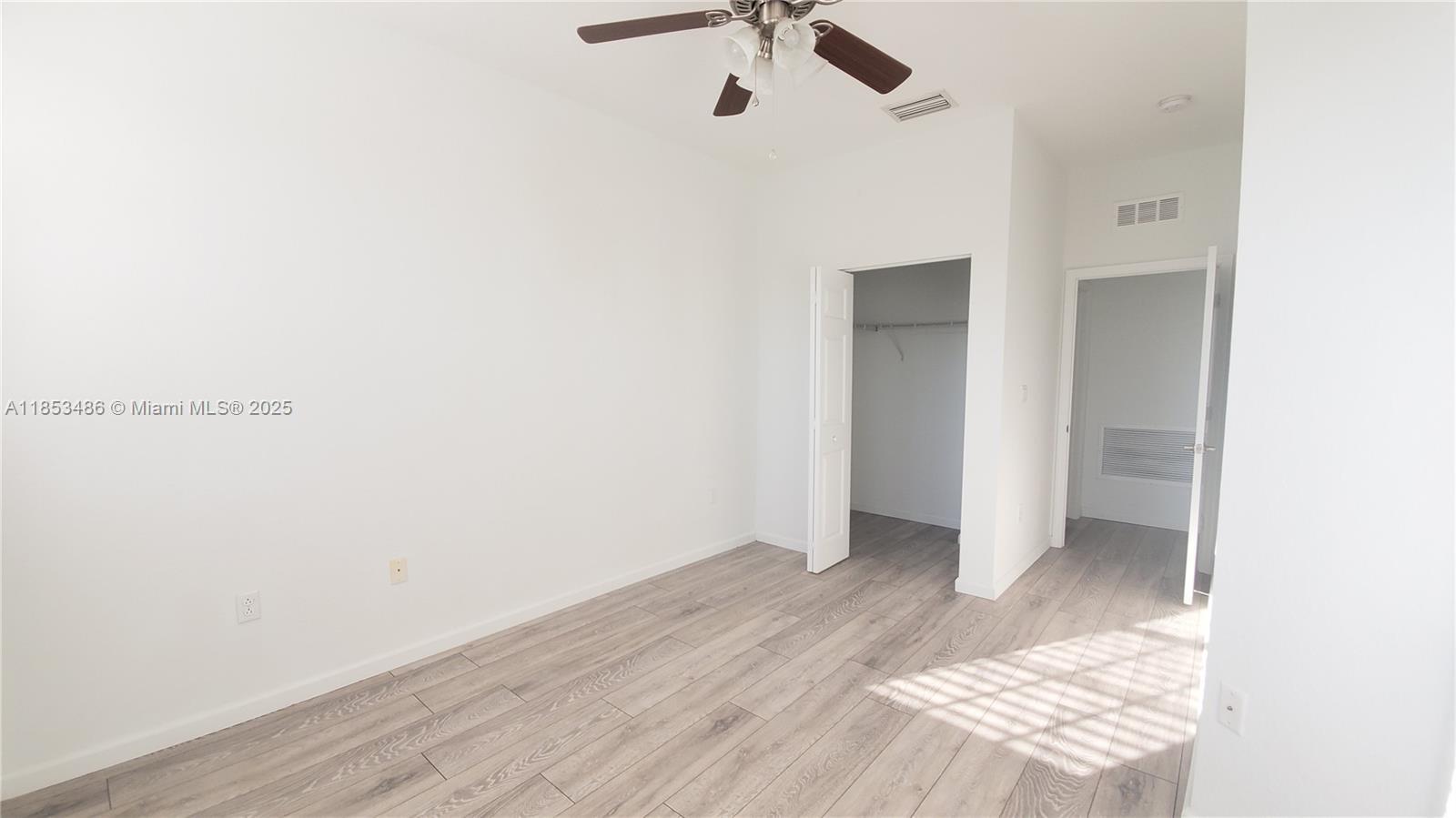Building Photo - 265 Las Brisas Cir