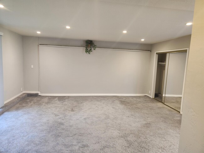 Building Photo - 807 Taurus Dr
