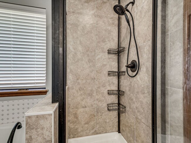 Building Photo - New In Moore Home Available now!