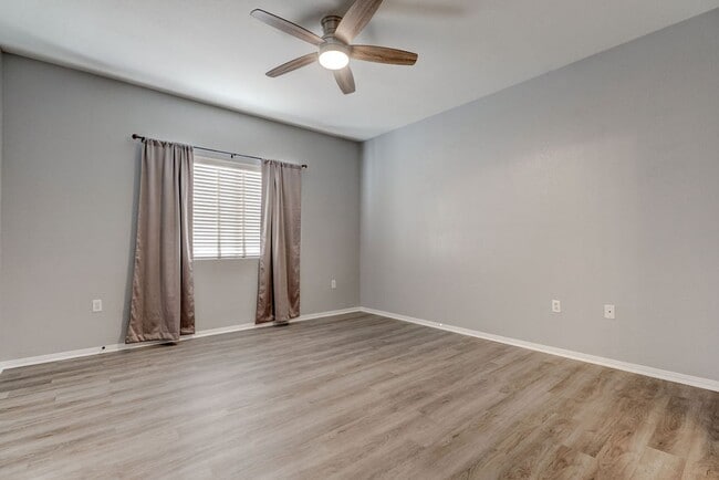 Building Photo - 855 N Stephanie St