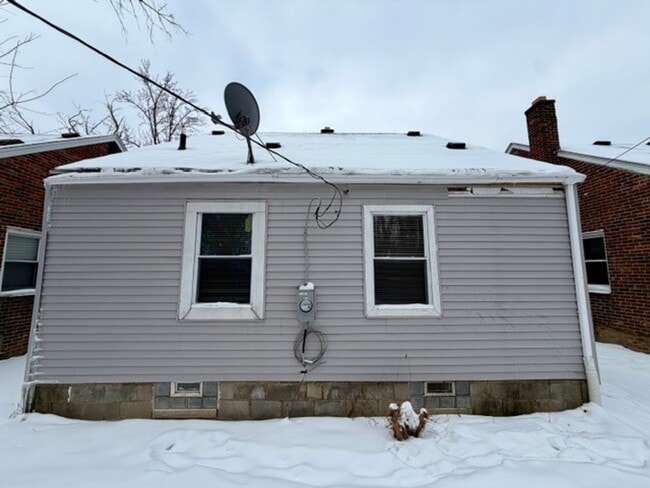Building Photo - 3-Bedroom Section 8 Welcome