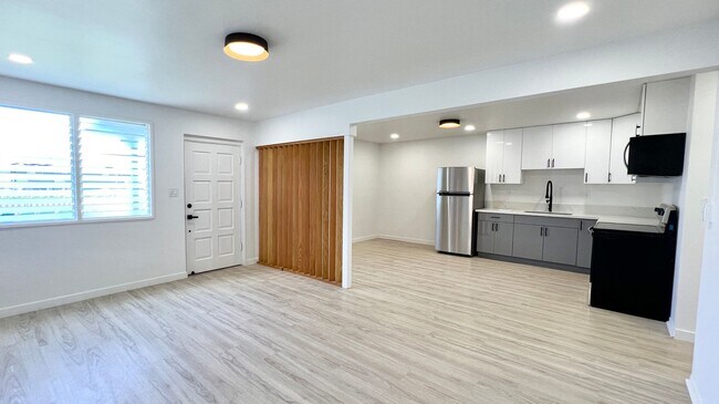 Building Photo - NEWLY REMODELED BEAUTIFUL 1 BEDROOM 1 BATH UNIT IN KANEOHE!