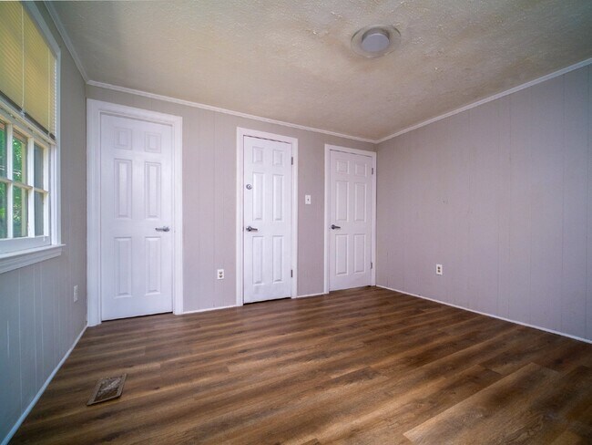 Building Photo - "Charming 3-Bedroom Retreat in Kings Mountain - Cozy 1050 sqft Home!"
