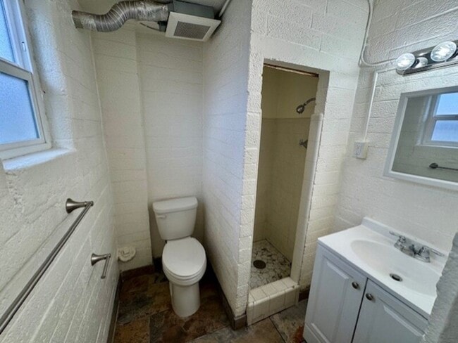 Building Photo - 1643 S State St