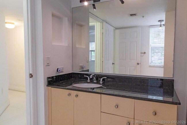 Building Photo - 2451 Centergate Dr