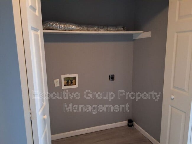 Building Photo - 1115 Crowne Pointe Dr