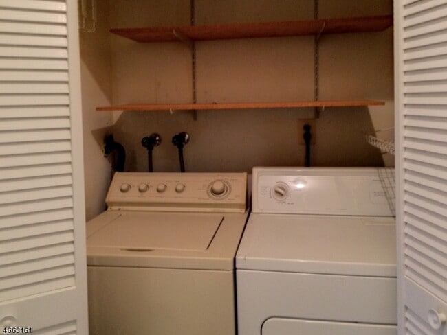 Building Photo - 64 Sycamore Ct