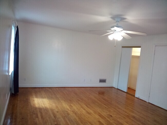 Building Photo - 2 E 54th St