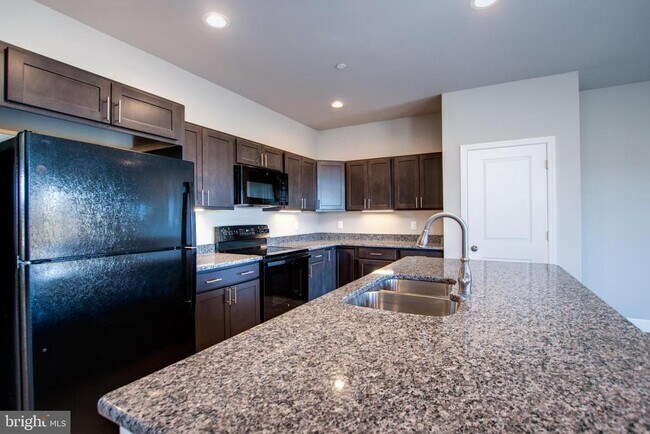 Building Photo - 6110 Sawgrass Ct