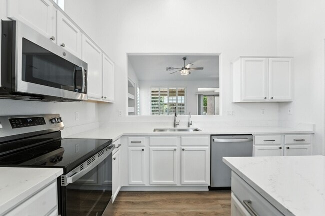 Building Photo - Fully Remodeled 2BR + Den in Trilogy at Po...