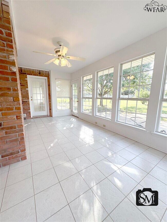 Building Photo - 1431 Cherokee Cir