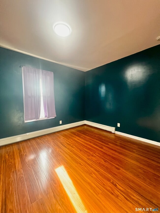 Building Photo - 5 Pinehurst Ave