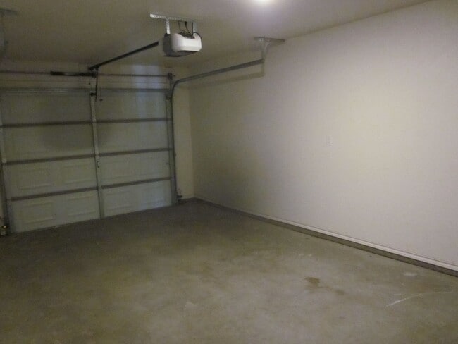 Building Photo - 1102