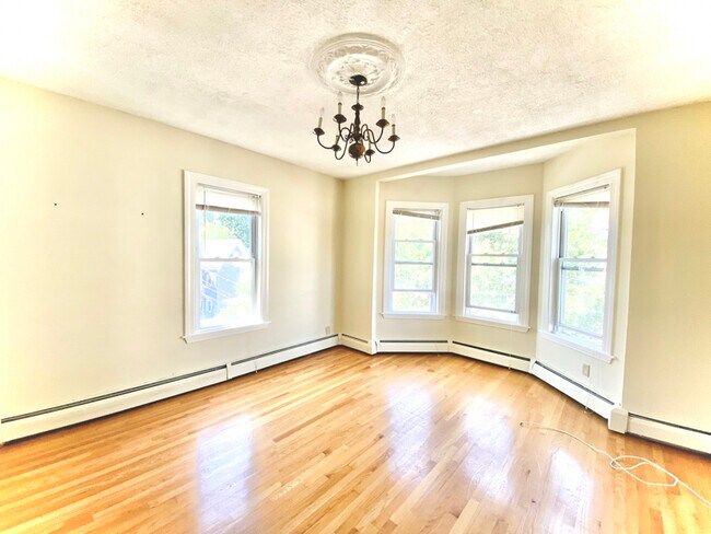 Building Photo - 56 Mozart St