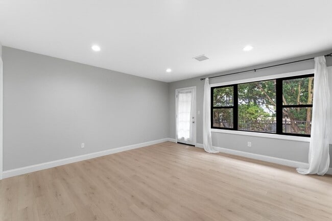 Building Photo - 15 Barnes Dr