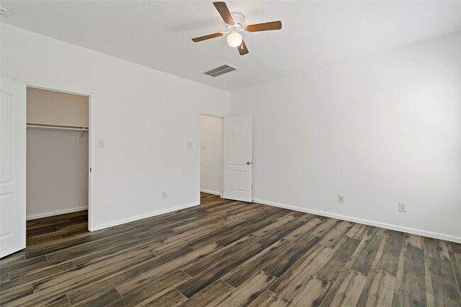 Building Photo - 25435 Autumn Woods Dr