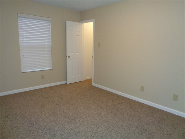 Building Photo - 626 Hickory Pine Dr