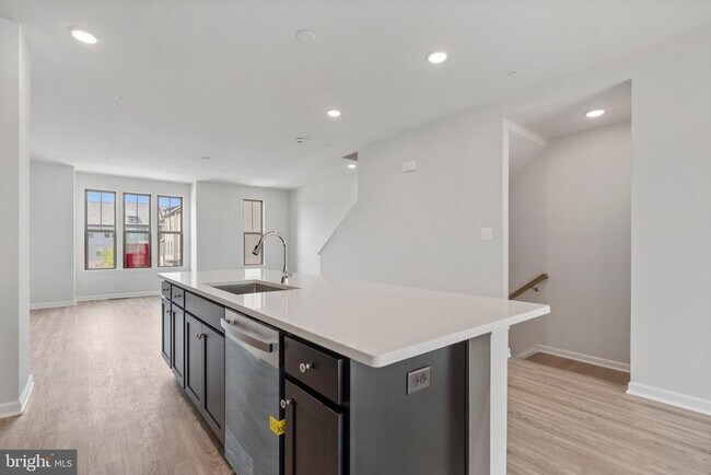 Building Photo - 12606 BRANCH HOLLOW Ln