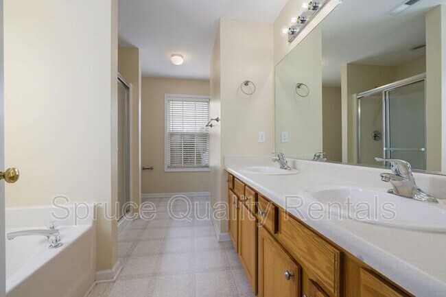Building Photo - 303 Whitney Ln