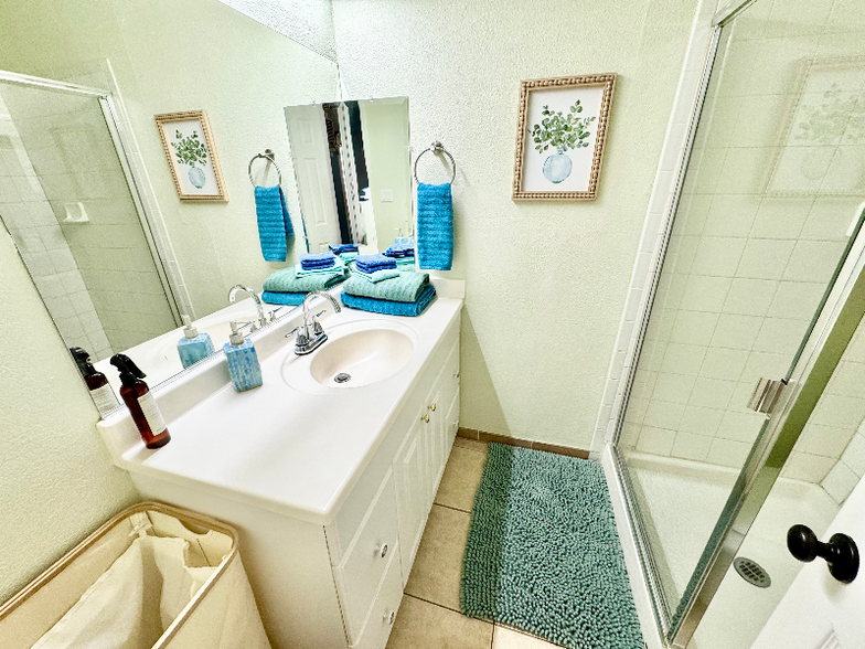 Building Photo - 5333 Longridge Ave