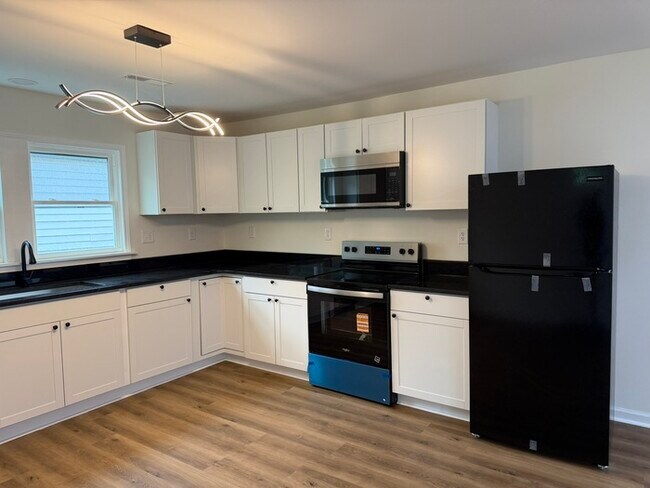 Building Photo - 3 Bed House