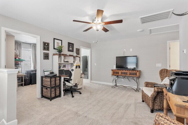 Building Photo - Spacious 3BR End-Unit with Main-Level Primary & Office