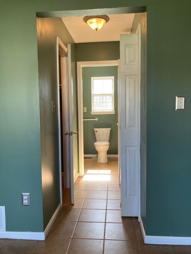 Building Photo - **Backyard offers Country Setting in City ...