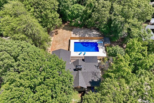 Building Photo - 4225 Twin Rivers Dr