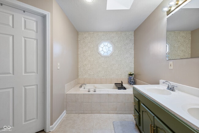 Building Photo - 1108 E 106th St