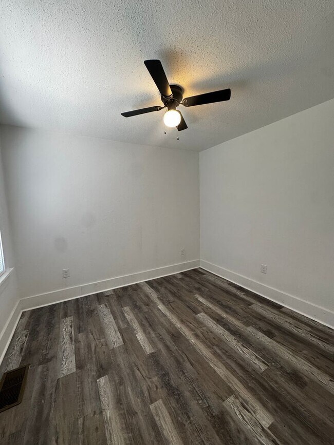 Building Photo - Adorable home located near Amarillo College 3/1/1
