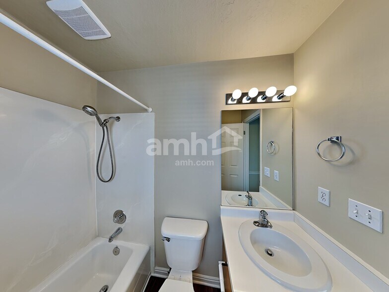 Building Photo - 1109 E 320 S