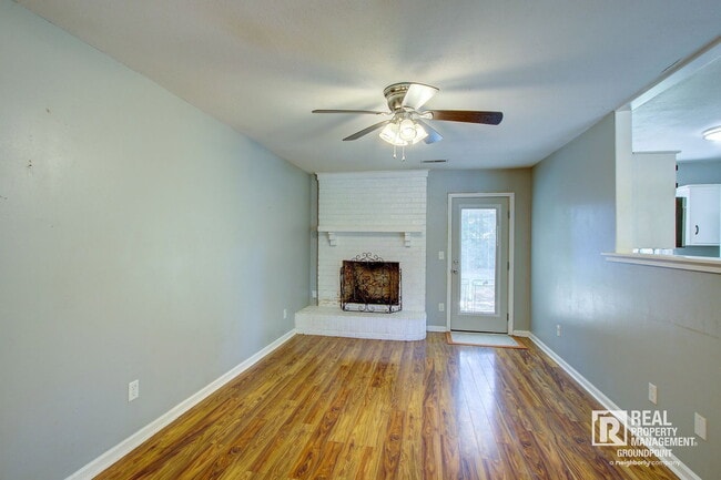 Building Photo - 443 Robin Dr