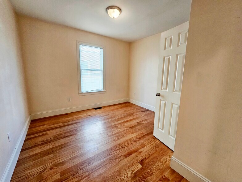 Building Photo - 35 Pratt St