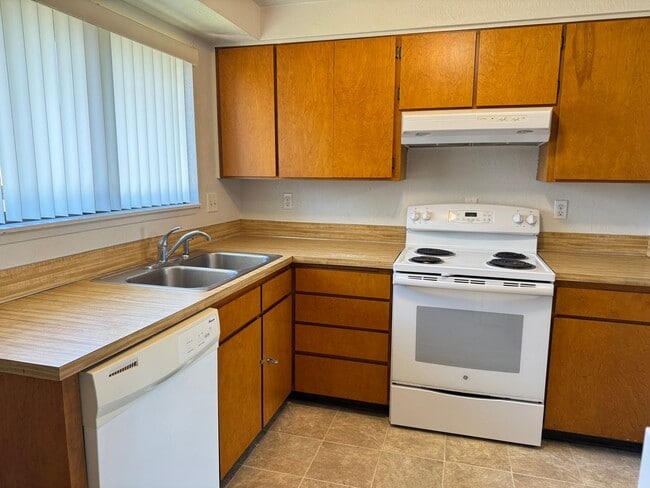 Building Photo - 2 bedroom 1 bath duplex in Cottage Grove!