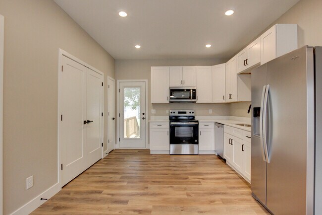 Building Photo - 230 3rd St