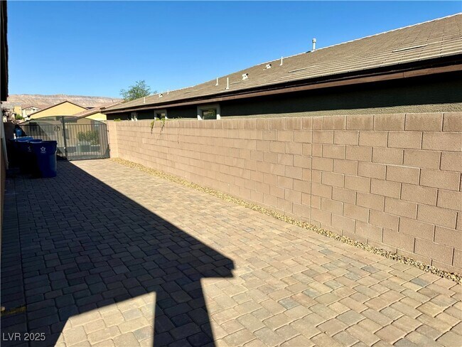 Building Photo - 6298 Starflare St