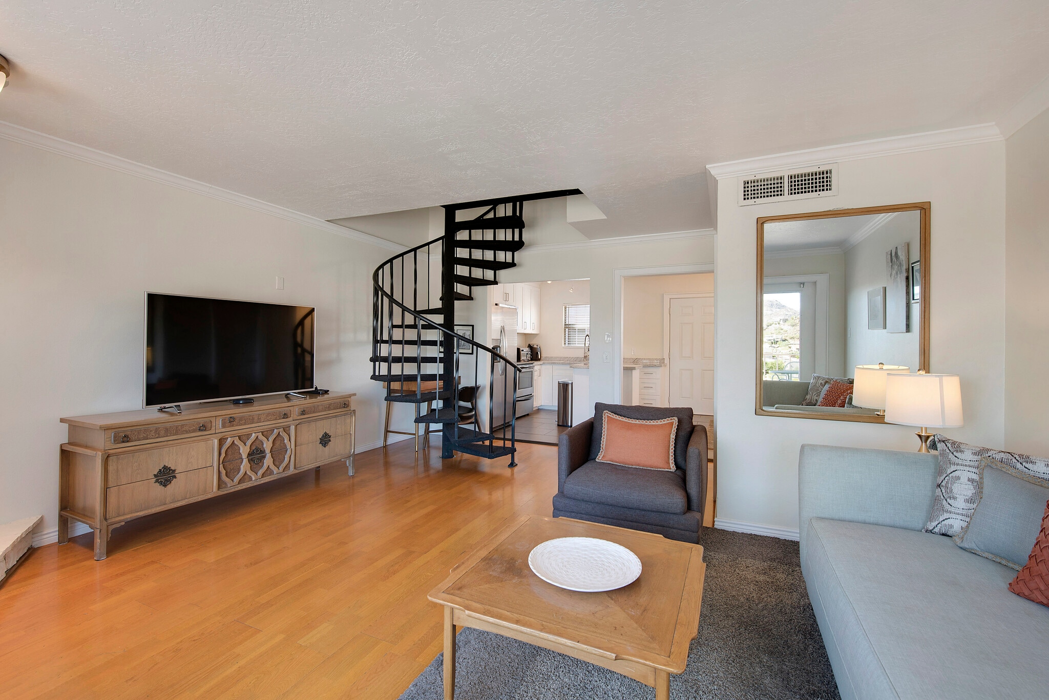 Building Photo - 1057 E Butler Dr