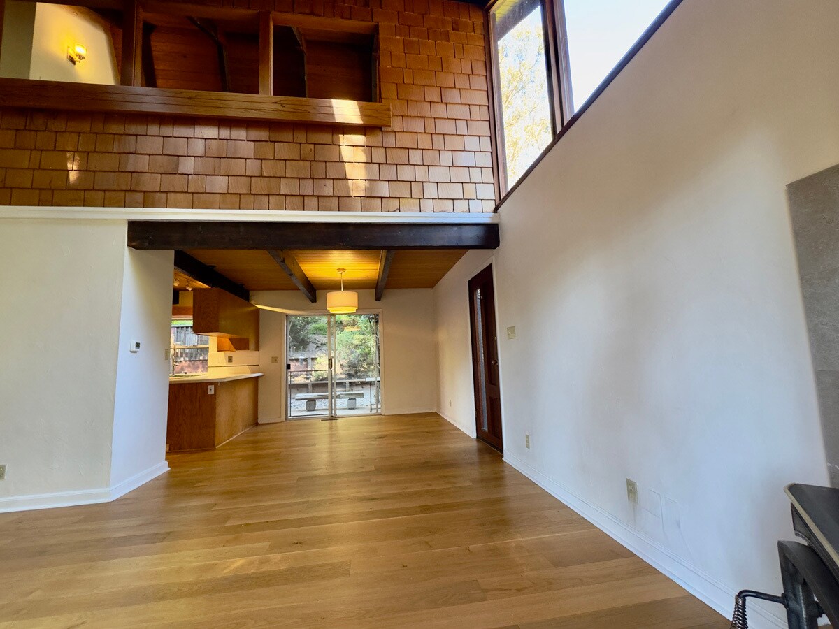 Building Photo - 6583 Valley View Rd