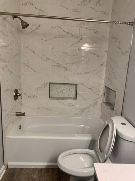 Building Photo - 4622 Deepwood Ct