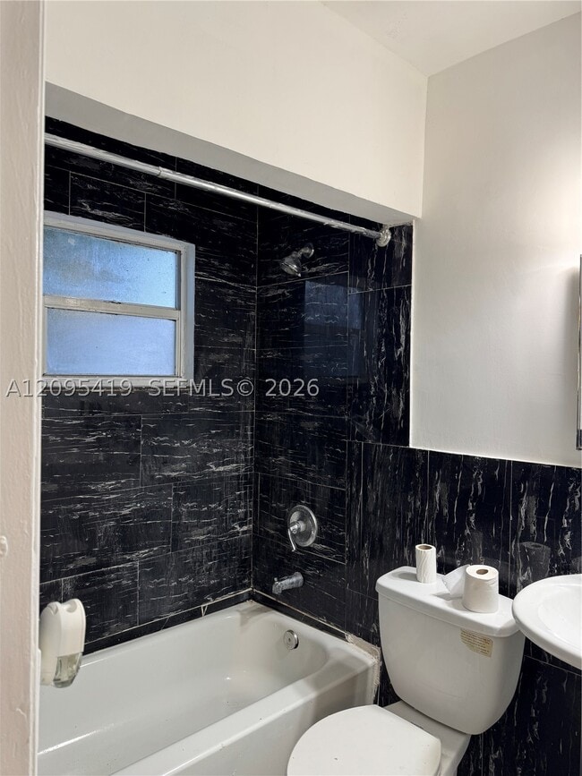 Building Photo - 585 NE 163rd St