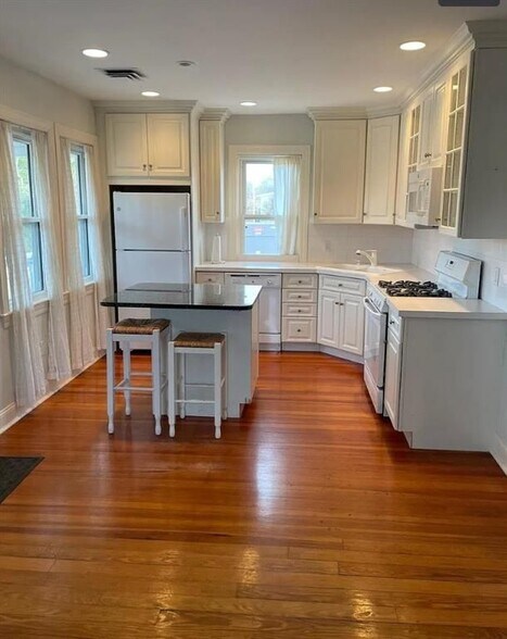 Building Photo - 228 County Rd