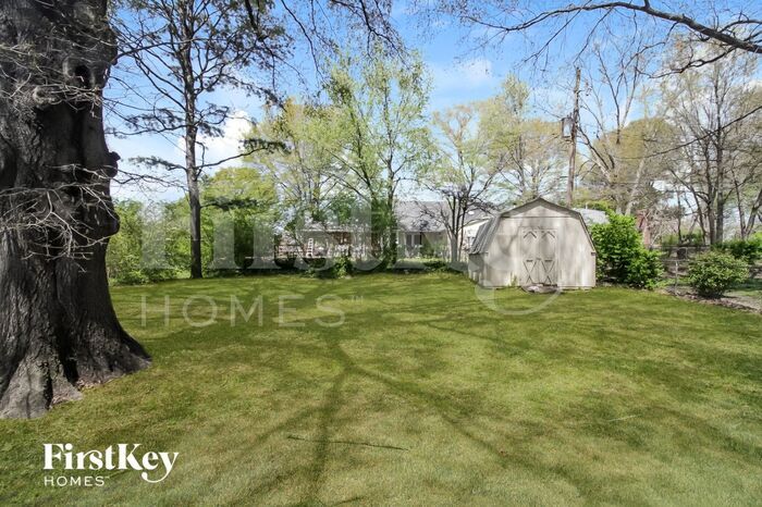 Building Photo - 2036 St James Dr